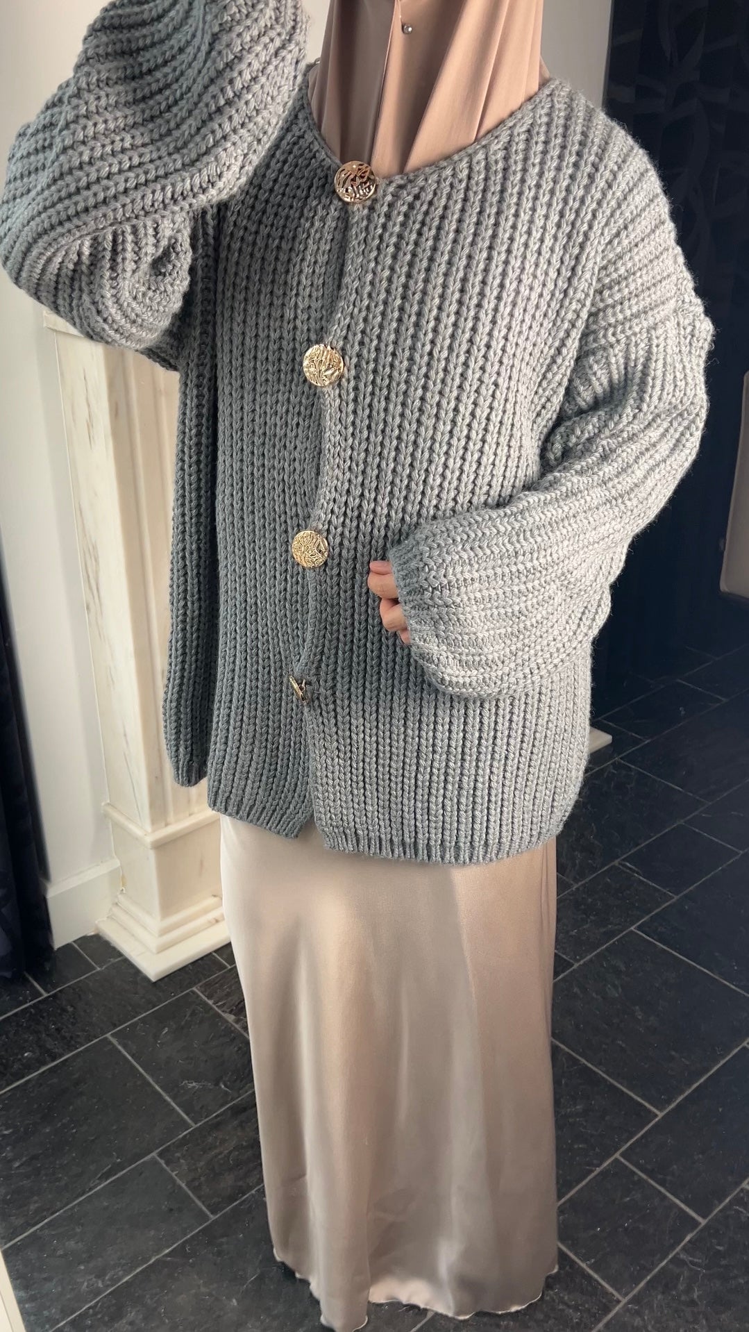 GREY BUTTON CARDIGAN