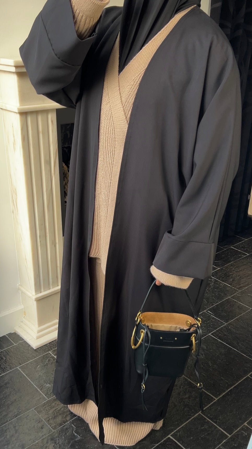 BLACK ESSENTIAL ABAYA