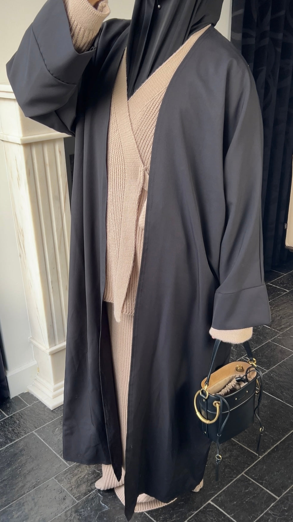 BLACK ESSENTIAL ABAYA