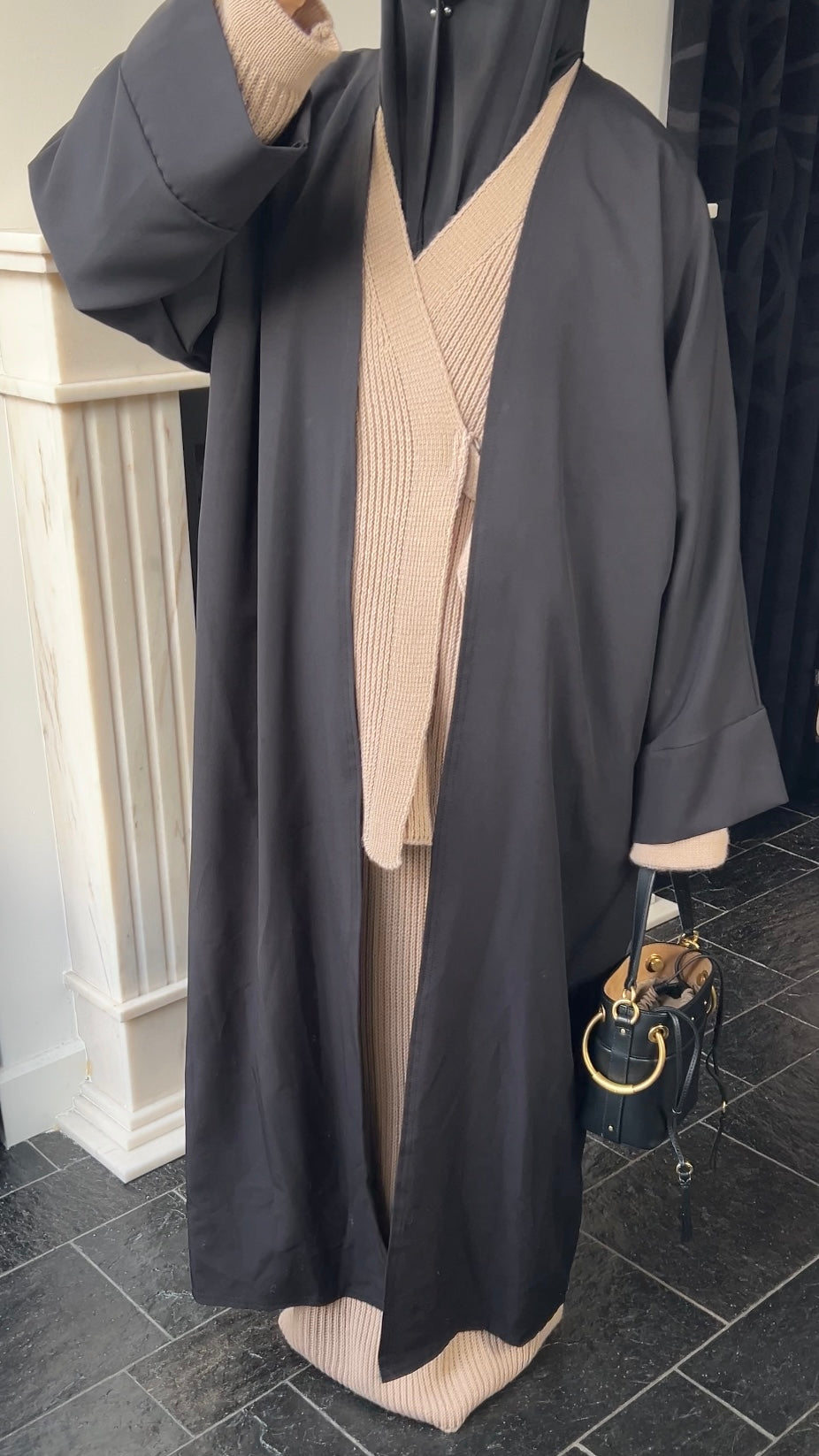 BLACK ESSENTIAL ABAYA