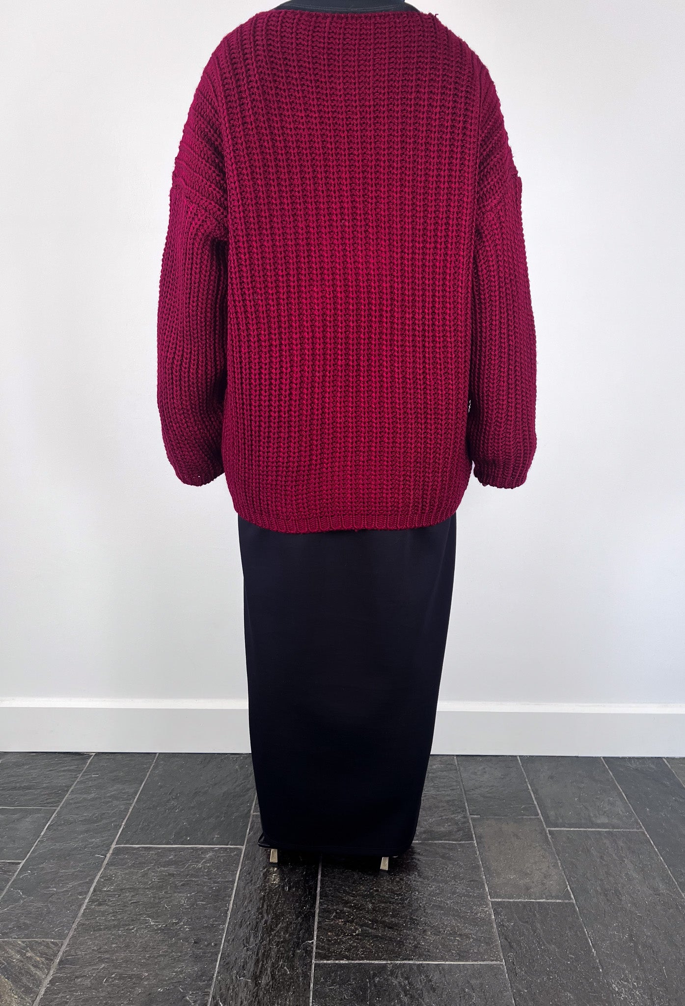 BURGUNDY BUTTON CARDIGAN