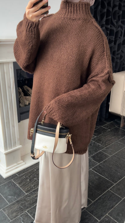 CHOCO FLUFFY SWEATER