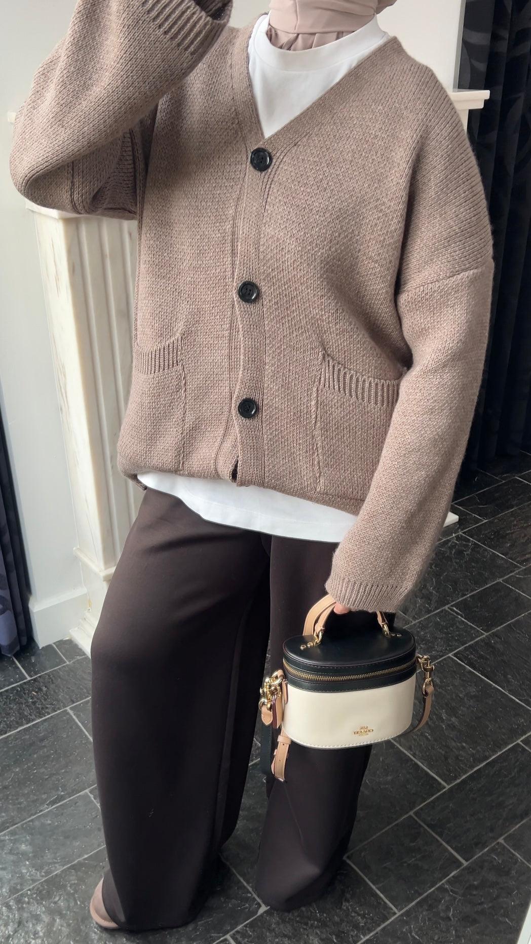 BUTTON CARDIGAN TAUPE