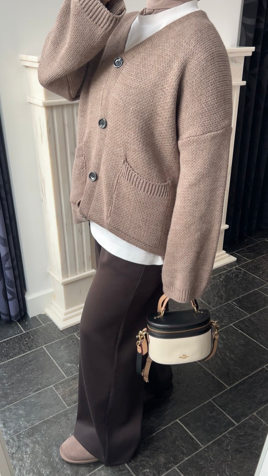 BUTTON CARDIGAN TAUPE