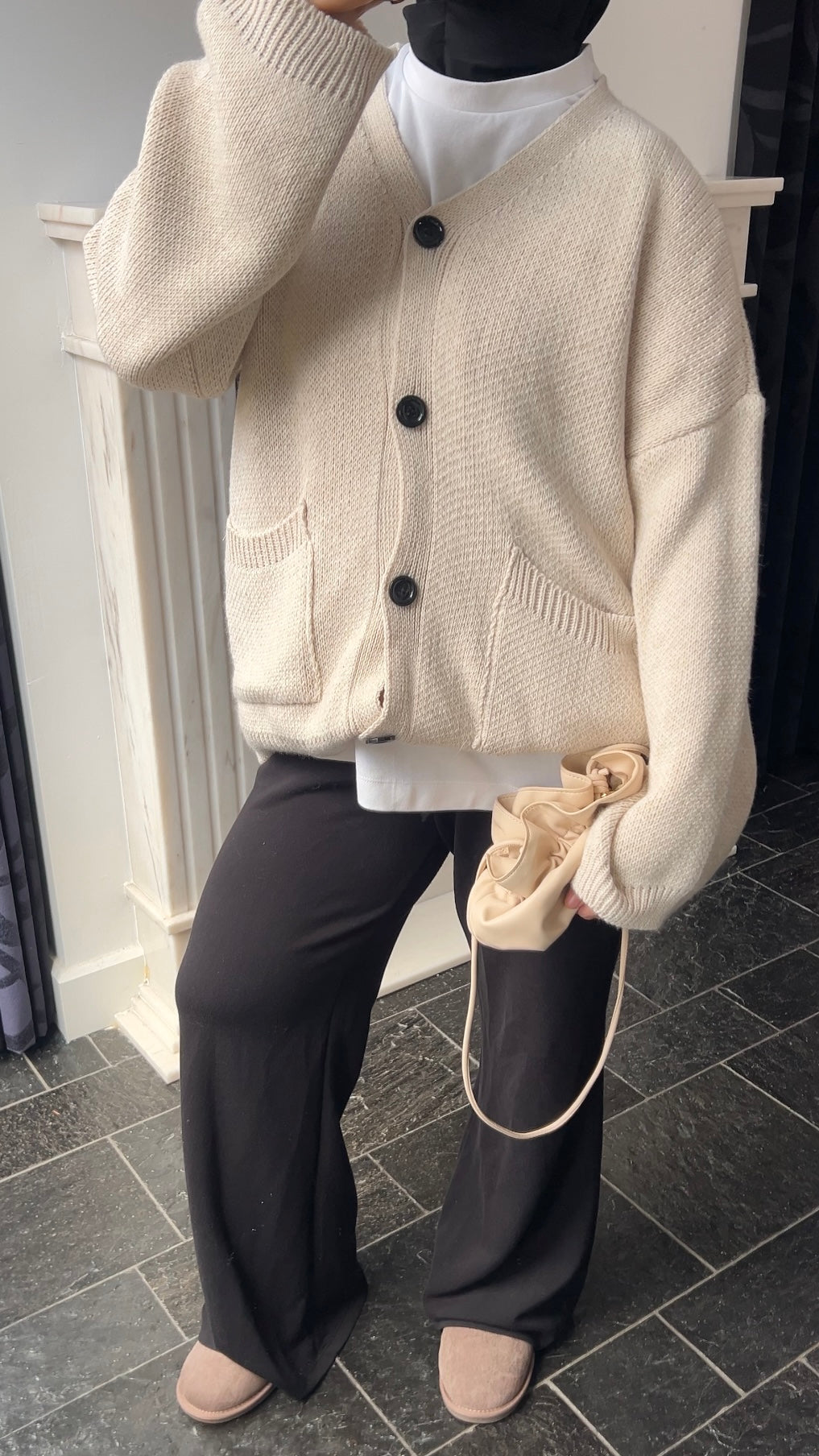 BUTTON CARDIGAN BEIGE