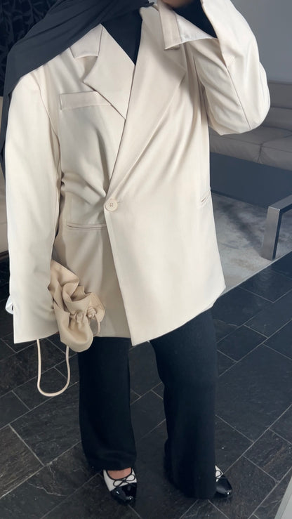 BEIGE BUTTON BLAZER