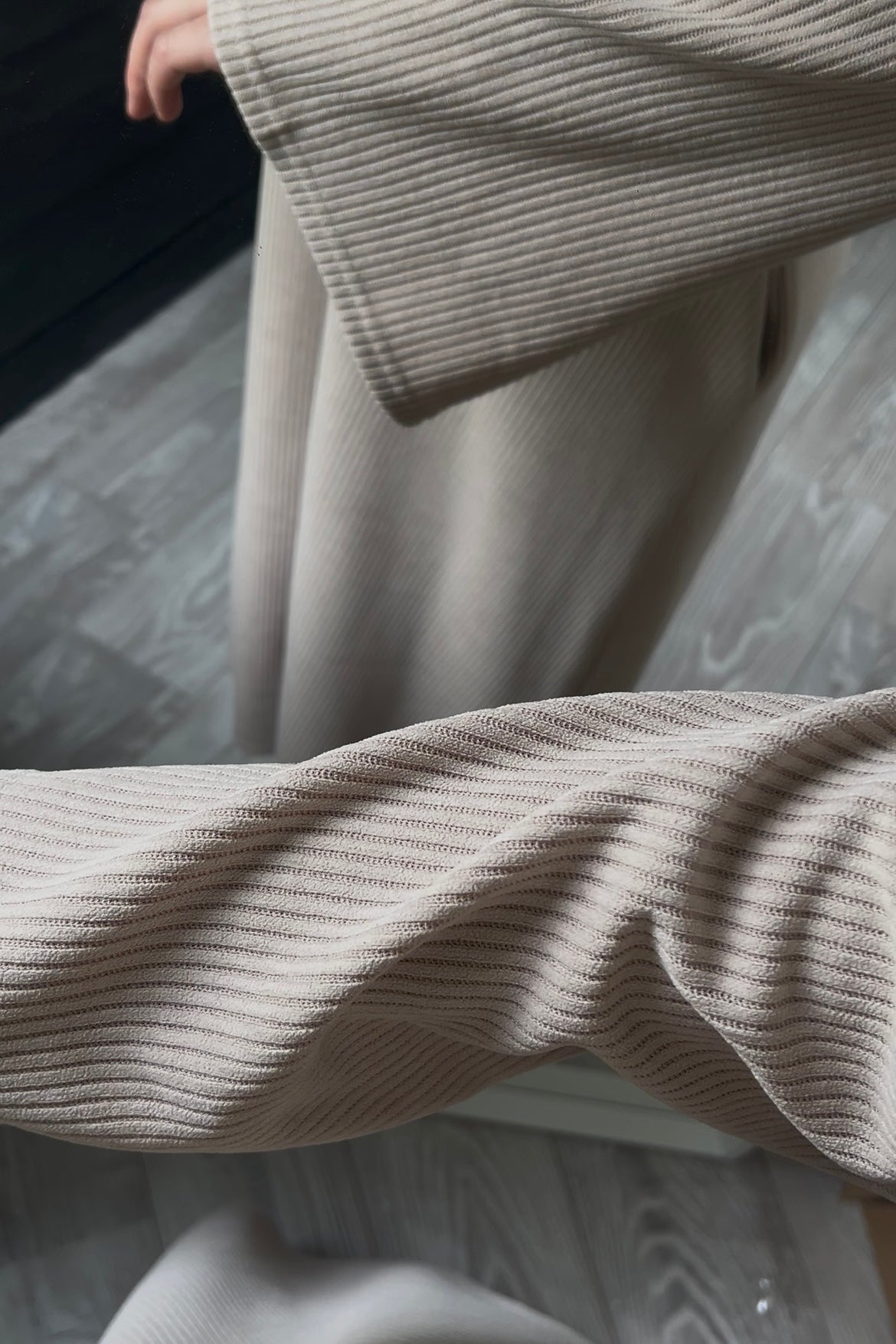 BEIGE RIBBED ABAYA