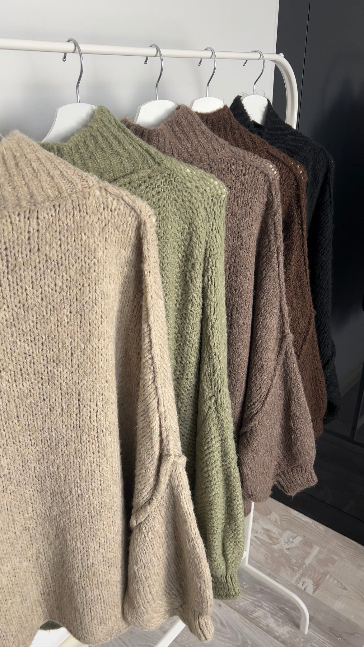 FLUFFY SWEATER TAUPE