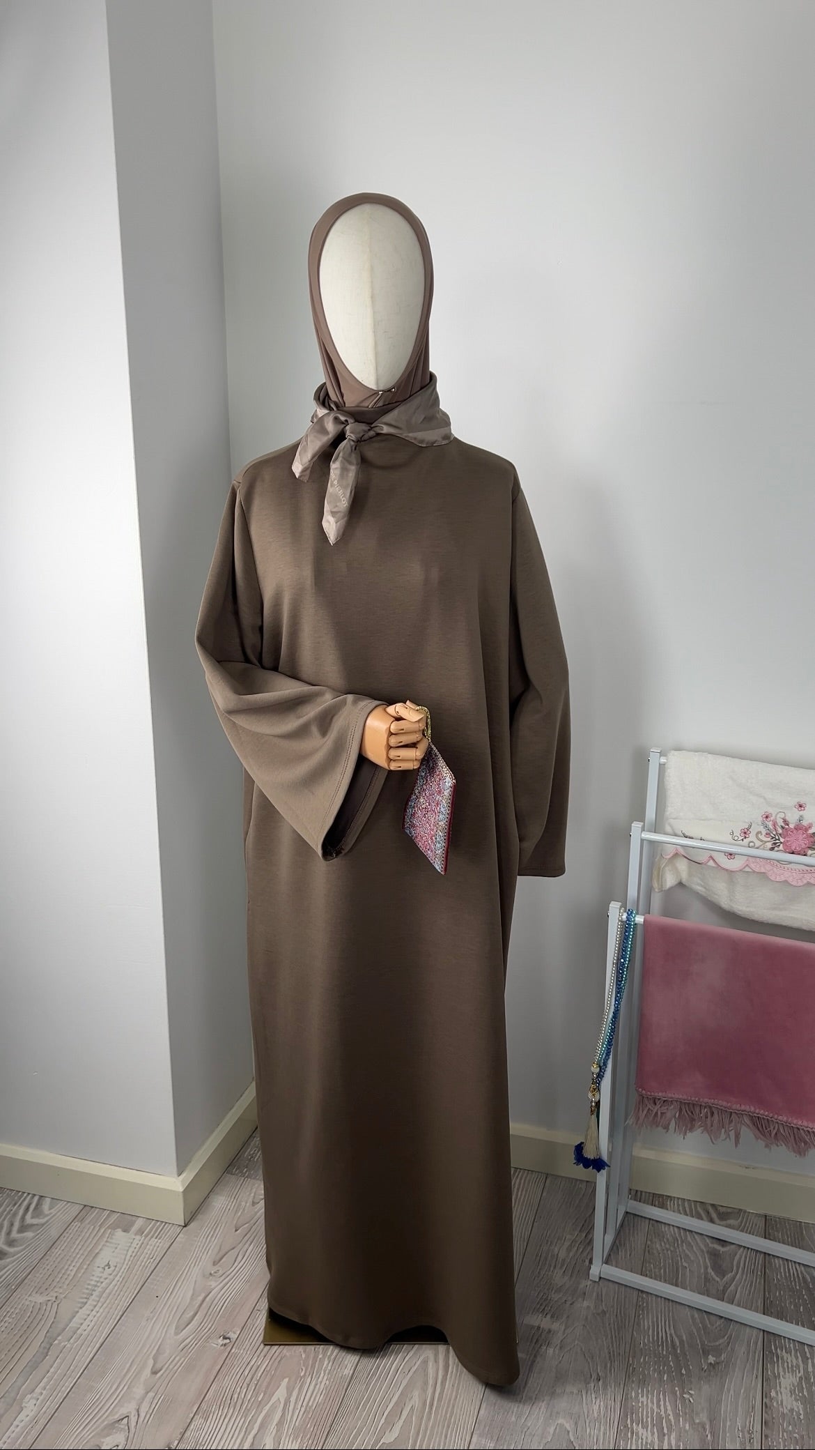 COMFY JERSEY DRESS TAUPE