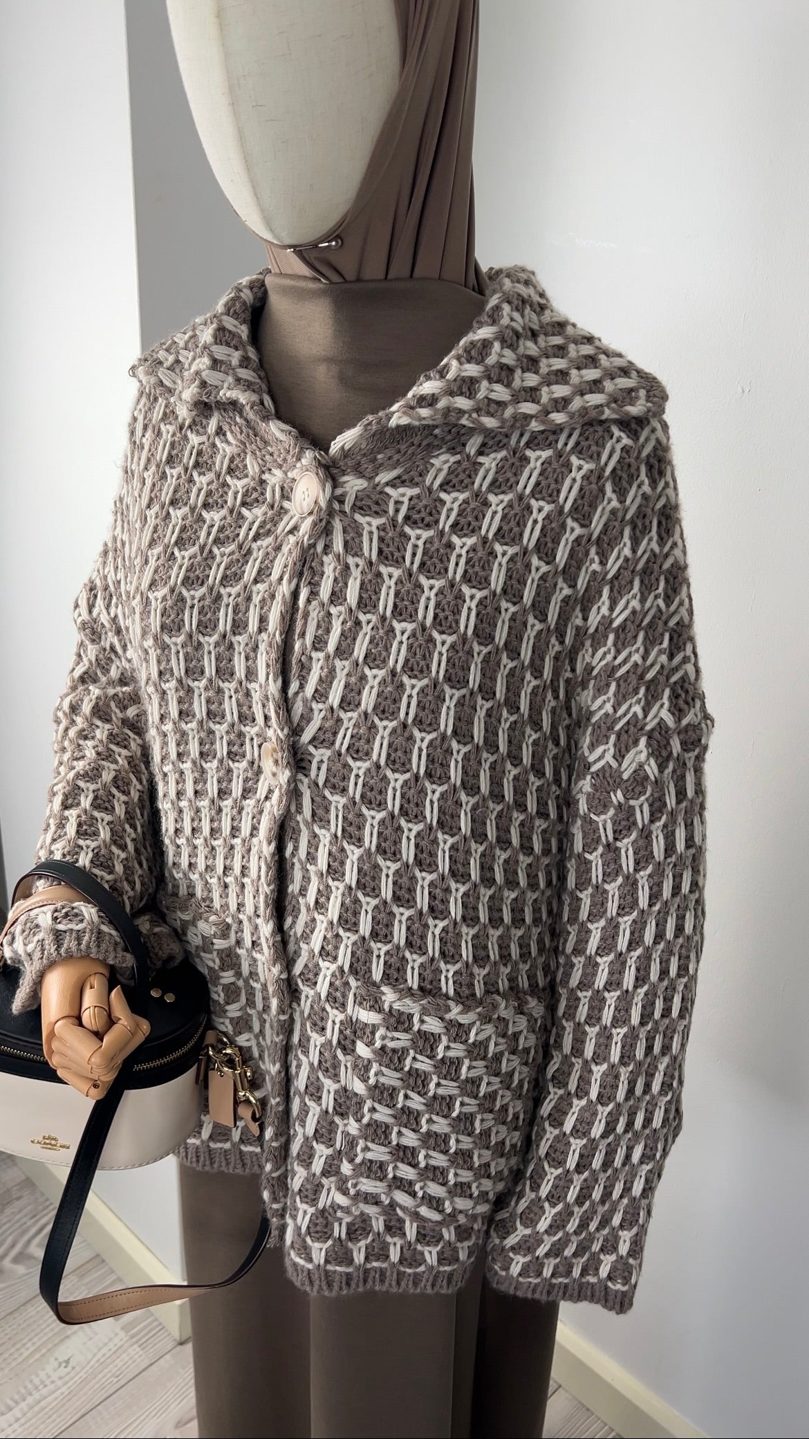 KNIT BUTTON CARDIGAN TAUPE
