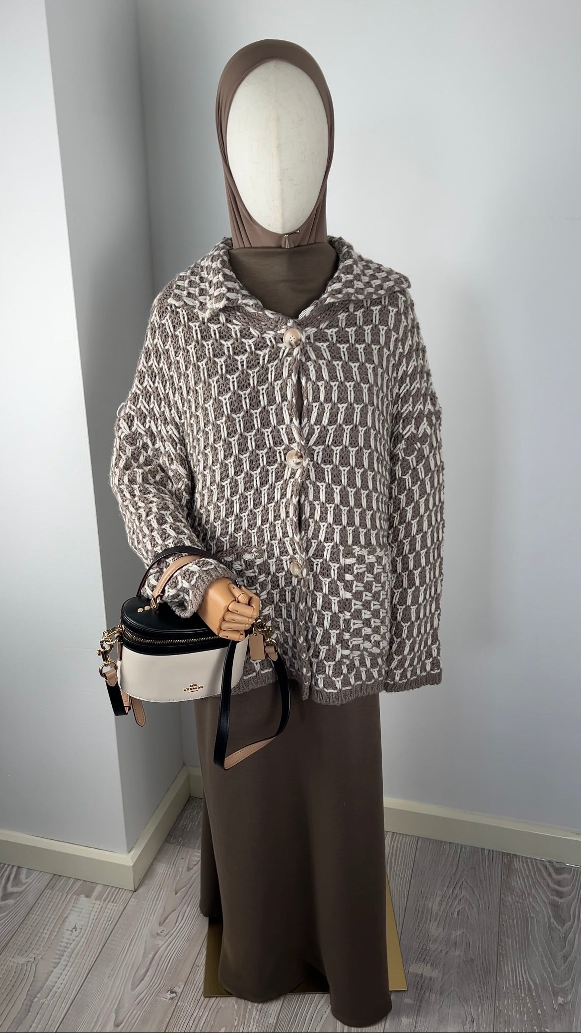 KNIT BUTTON CARDIGAN TAUPE