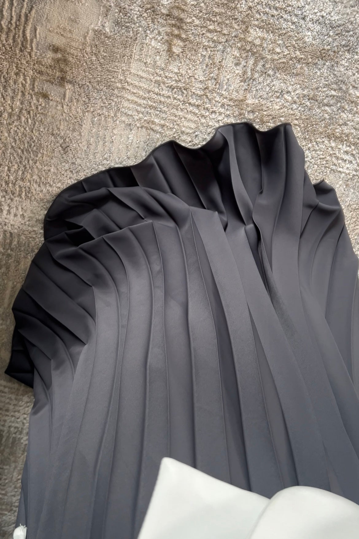 DARK GREY PLISSÉ SKIRT