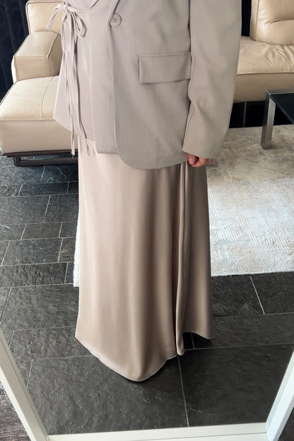 CHAMPAGNE OVERSIZED SATIN SKIRT