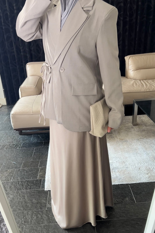 CHAMPAGNE OVERSIZED SATIN SKIRT
