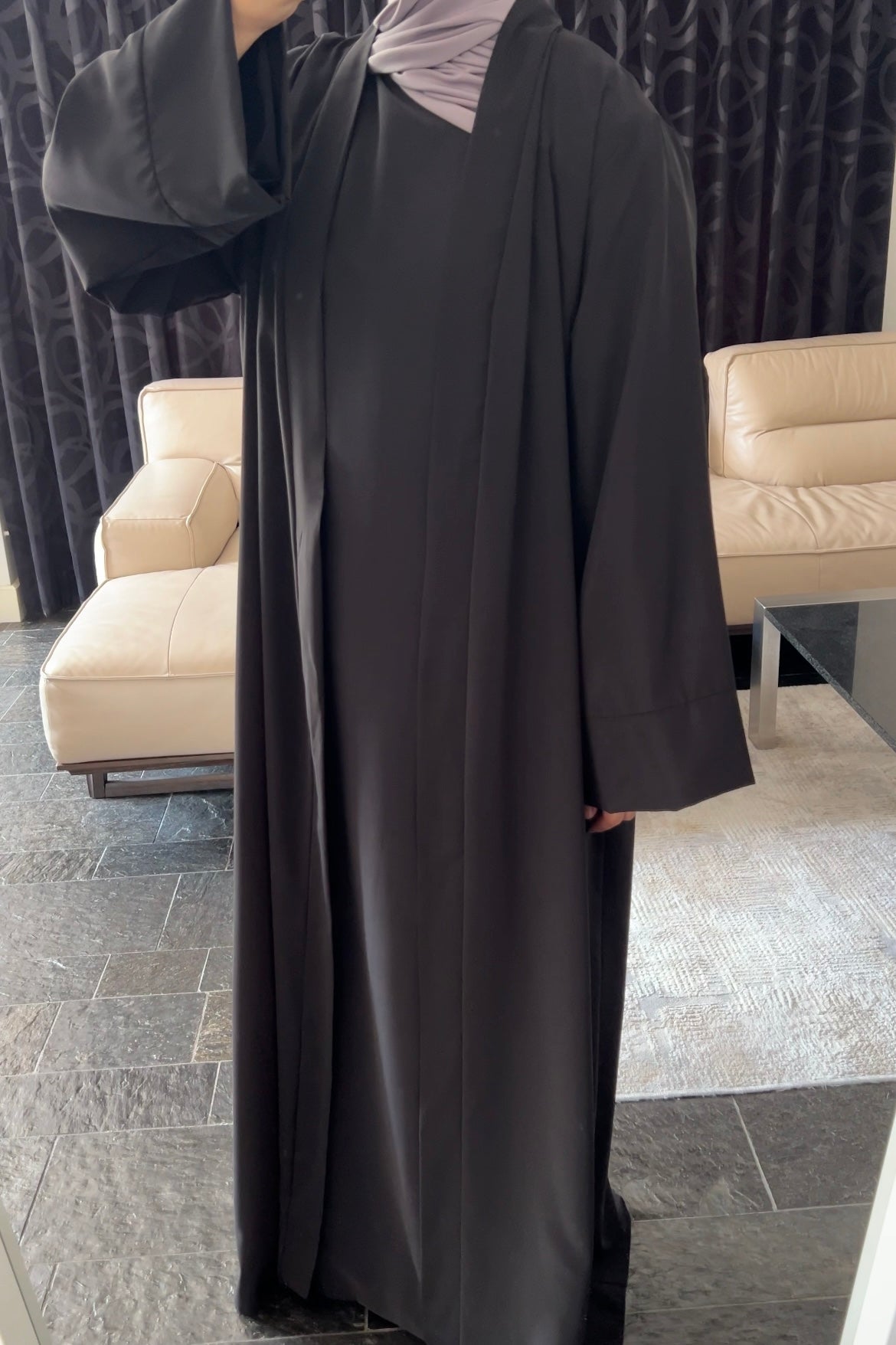 BLACK ESSENTIAL SILK ABAYA