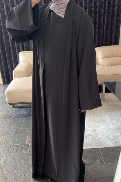 BLACK ESSENTIAL SILK ABAYA