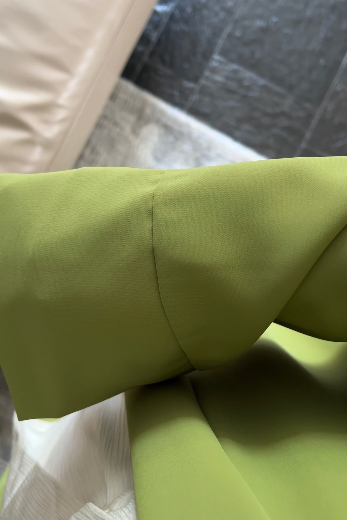OLIVE ESSENTIAL SILK ABAYA