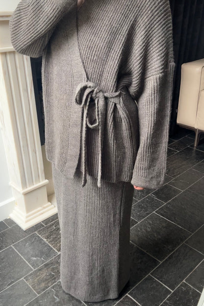 CHARCOAL KNIT WRAP SET