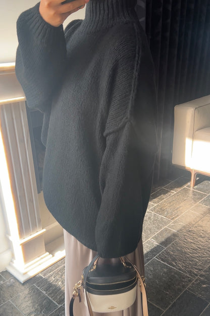 BLACK FLUFFY SWEATER