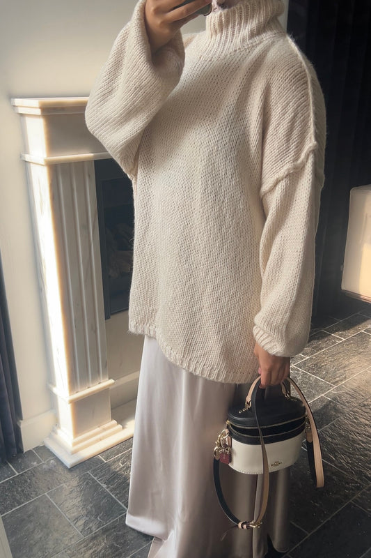 BEIGE FLUFFY SWEATER