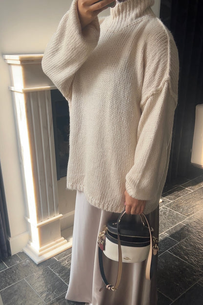 BEIGE FLUFFY SWEATER