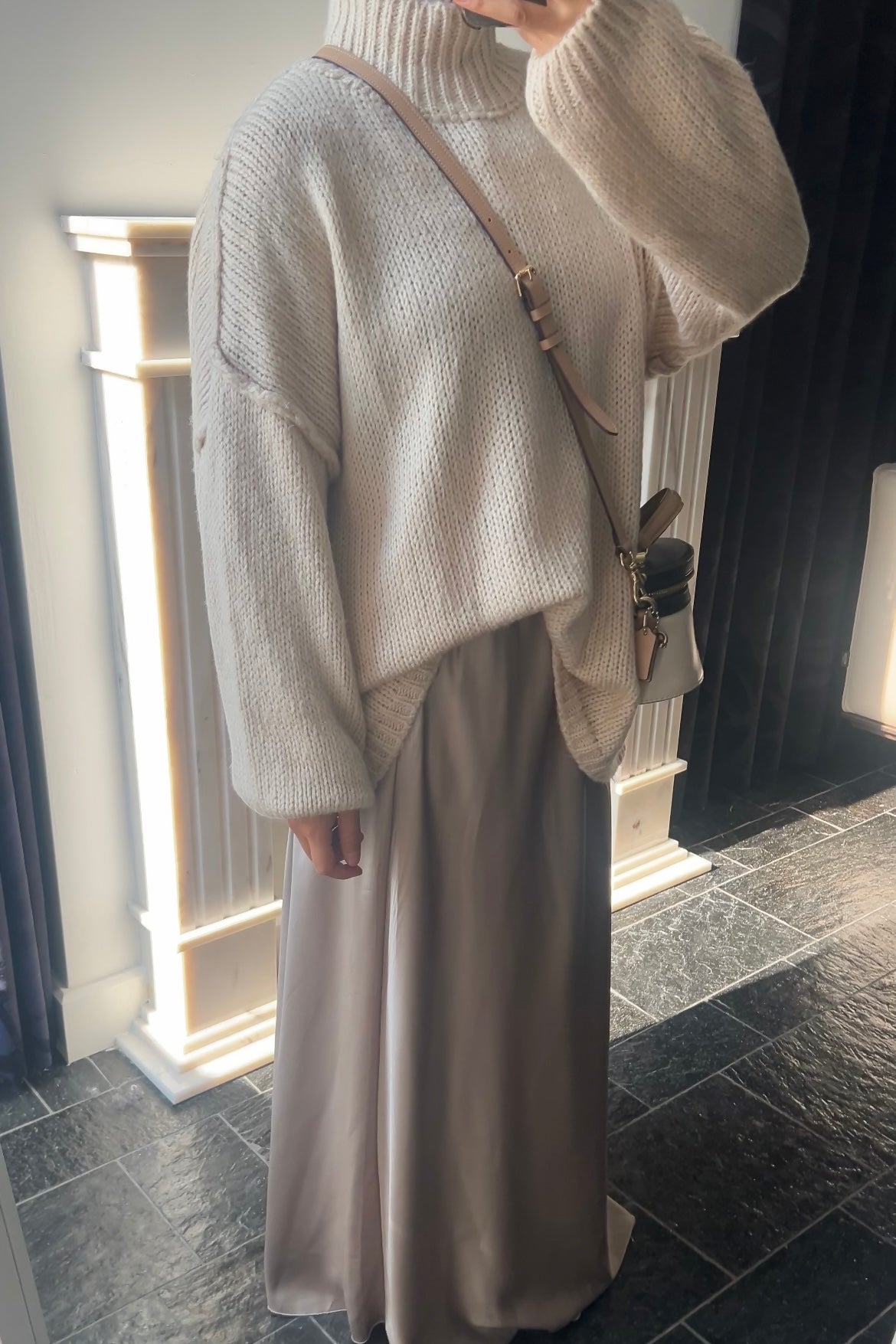 BEIGE FLUFFY SWEATER